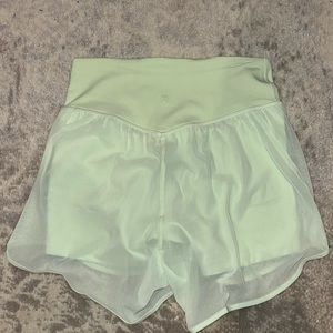 Lululemon nulu and mesh high rise shorts size 8 in kohlrabi green
